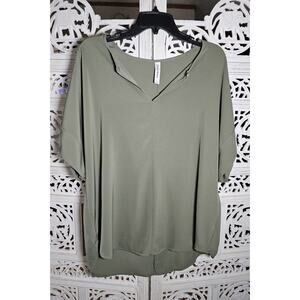 Women's Olive Green Short Sleeve V-Neck Size Large Closet Staple Casual Top